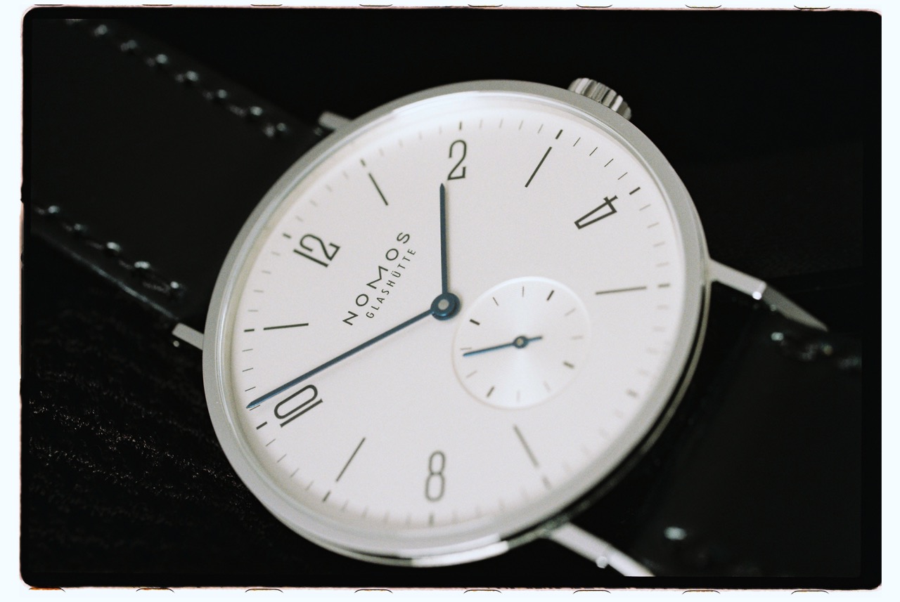 Nomos Tangente