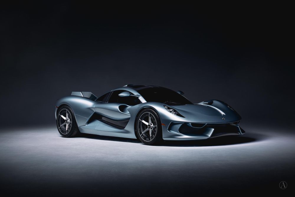 The design of the Blackbird combines aggressive aero with smooth surfacing.
