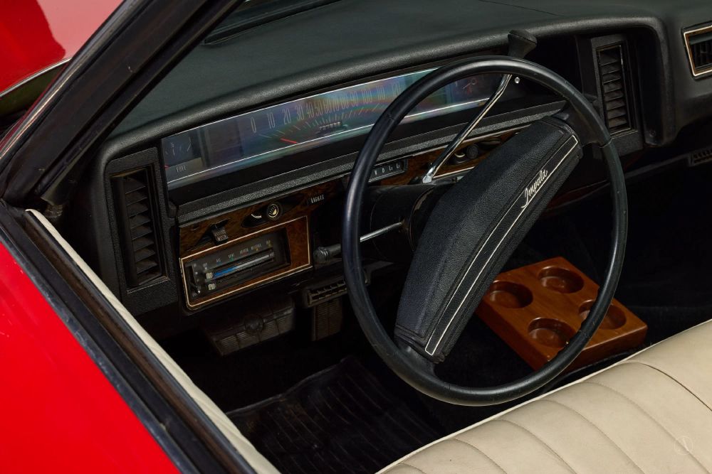 Steering wheel of the Red Shark